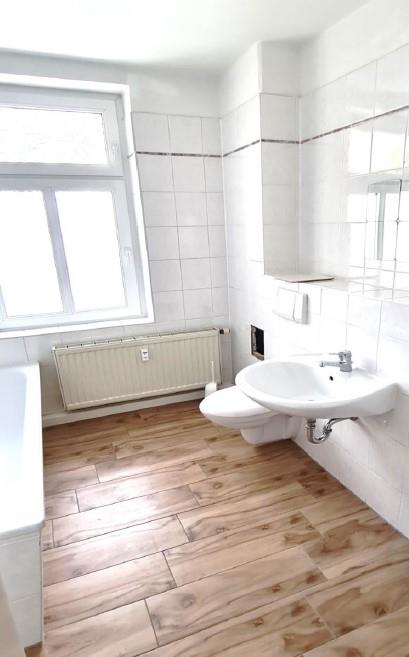 Badezimmer mit Waschbecken